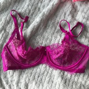 NWOT 32C Victoria Secret Bra